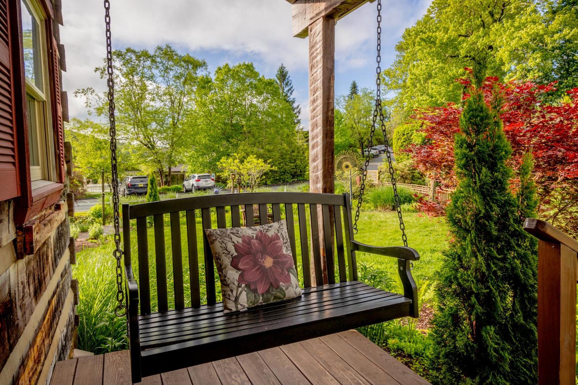 Azalea Garden Inn *
